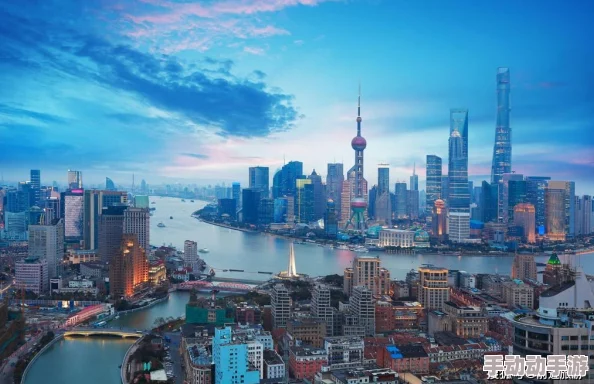 都市激情第一页：现代城市生活中的情感交织与人际关系的复杂性分析