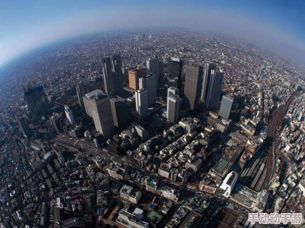 都市激情第一页：现代城市生活中的情感交织与人际关系的复杂性分析