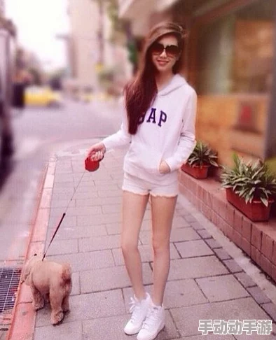 白丝校花扒开美腿,展现青春活力与时尚魅力,引发网友热议与关注,成为校园风潮的代表 白丝校花扒开美腿,展现青春活力与时尚魅力,引发网友热议与关注,成为校园风潮的代表