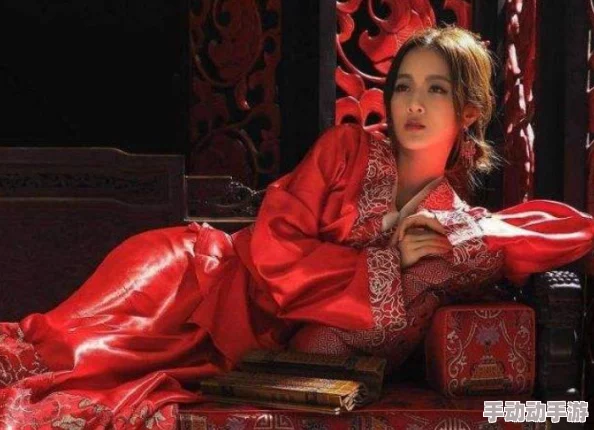 花楼女子檀木板下翘红痕:揭示了古代妓院生活的隐秘与悲哀,展现了女性在社会压迫下的无奈与挣扎 花楼女子檀木板下翘红痕:揭示了古代妓院生活的隐秘与悲哀,展现了女性在社会压迫下的无奈与挣扎