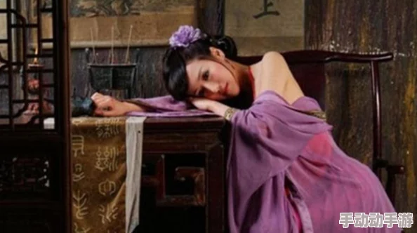 花楼女子檀木板下翘红痕:揭示了古代妓院生活的隐秘与悲哀,展现了女性在社会压迫下的无奈与挣扎 花楼女子檀木板下翘红痕:揭示了古代妓院生活的隐秘与悲哀,展现了女性在社会压迫下的无奈与挣扎