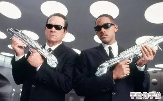 JUL—297中文字幕友田真希，传闻她与知名导演秘密交往，背后故事引发网友热议！