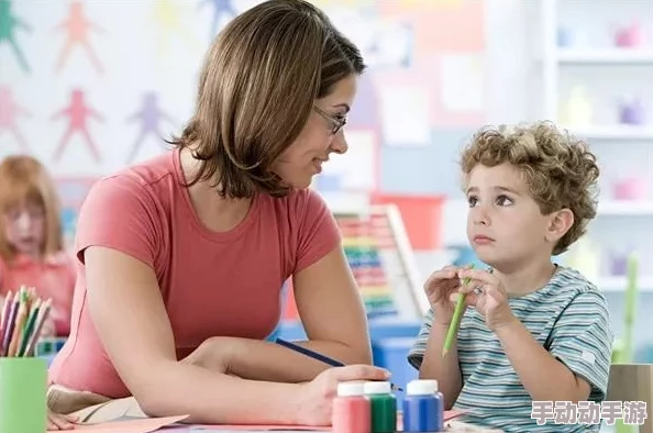 小孩和小孩一起草，让我想起了童年的快乐时光，真是充满了无限的回忆和乐趣