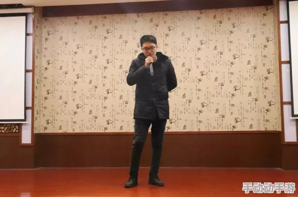 铿锵锵锵锵免费看在线观看，网友爆料：节目嘉宾私下关系曝光！